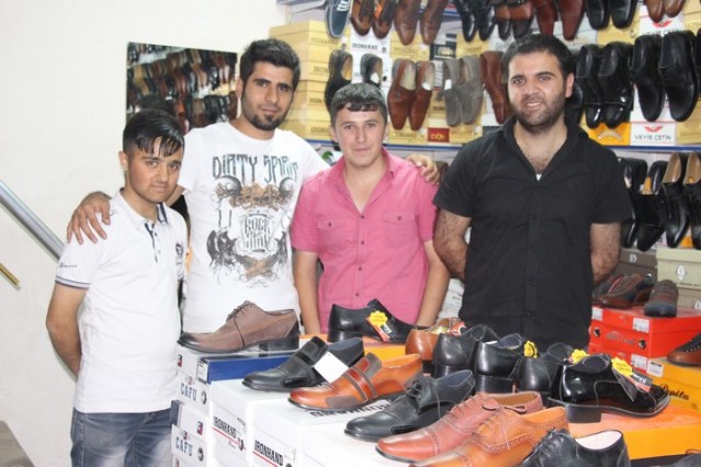 Yiğit Kundura, Zamana ve mekana sığmayan bir bereketle bereketlenmek ve bağışlanmis olmanın o şerefli makamına erişmiş olmak temennisiyle Bayramınız mübarek olsun.