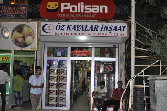 ÖZKAYALAR İNŞAAT: Sevgi dolu ve huzurlu nice bayramlar geçirmek dileğiyle…