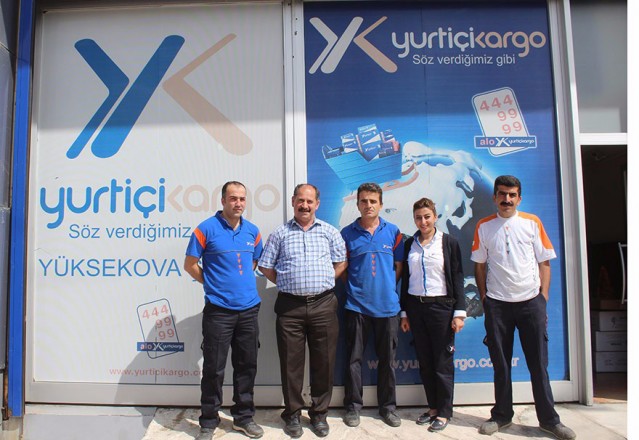 YURTİÇİ KARGO:
Dayanışma, hoşgörü, sevgi, saygı ve kardeşlik gibi yüce değerleri yaşayıp paylaştığımız bir bayramı daha birlikte yaşamanın  sevinci içindeyiz. Ramazan Bayramınızı en içten dileklerimle kutluyorum.