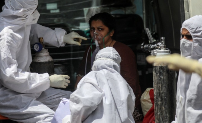 Endonezya'da oksijen krizi: 60'tan fazla Covid hastası öldü
