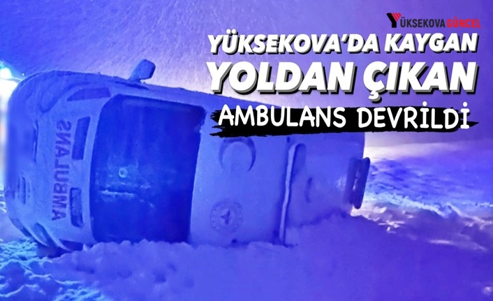 Yüksekova'da kaygan yoldan çıkan Ambulans Yan Yattı