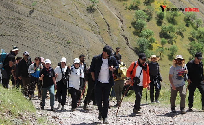 Yüksekovalı dağcılar Irak sınırında 40 kişi ile doğa yürüyüşü yaptı