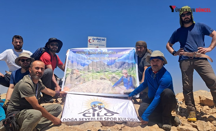 Yüksekovalı dağcılar Türkiye’nin 2. yüksek noktasına zirve tırmanışı yaptı
