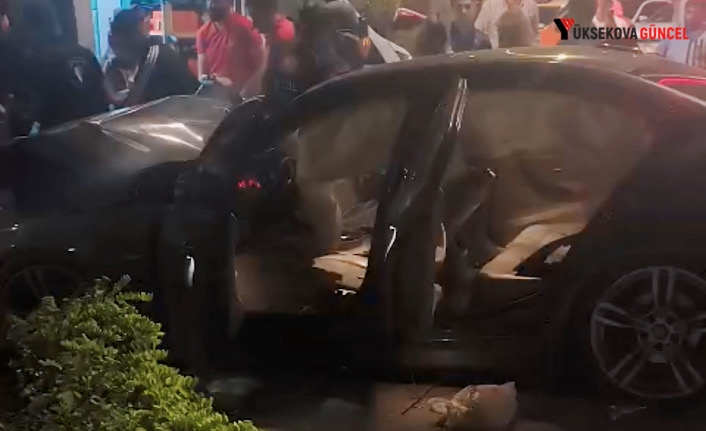 Van’da park halinde bulunan cipe otomobil çarptı: 1 yaralı