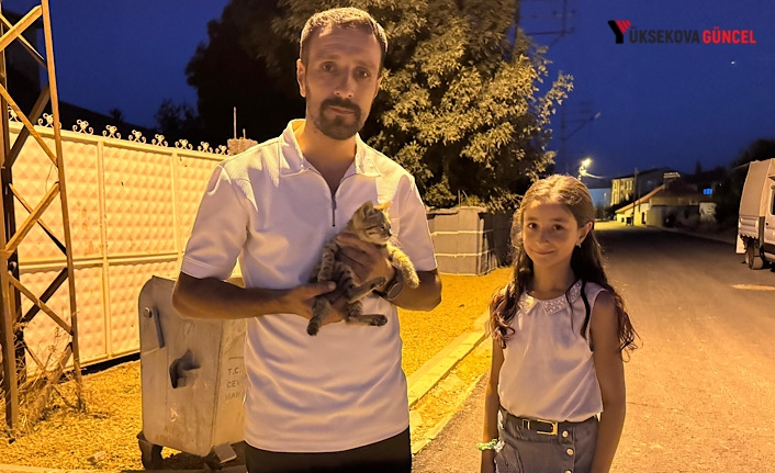 Yüksekova’da baba-kız yaralı kediyi hayata döndürdü