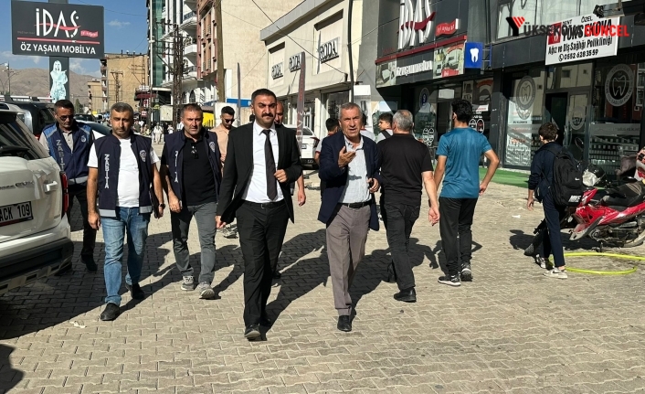 Yüksekova’da Kaldırımlara Park Eden Araçlara Sıkı Denetim