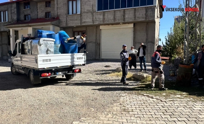 Yüksekova’da Çöp Konteynerleri Yenileniyor