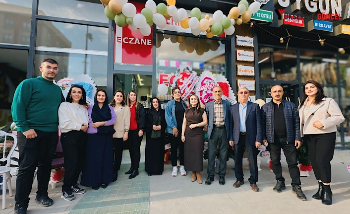 Yüksekova'da "Dilan Eczanesi" Yeni Yüzü ve Adresiyle Yeniden Hizmette