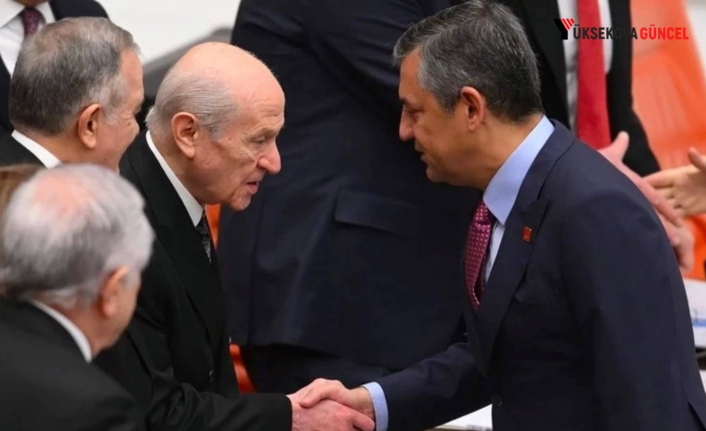 2026 yılı bütçe görüşmelerinde son gün: Özgür Özel hem Bahçeli hem de AKP grubuyla selamlaştı; DEM ve MHP tokalaşmadı