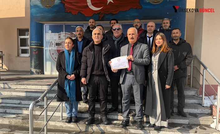 Yüksekova Esnaf ve Sanatkârlar Odası Başkanı Sarı mazbatasını aldı