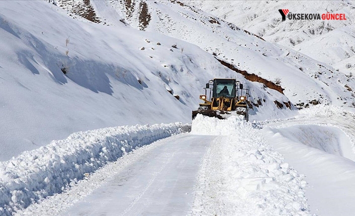 Hakkari’de 13 Köy ve 32 Mezra Yolu Ulaşıma Kapandı