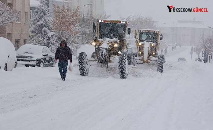 Hakkari’de Kar Nedeniyle 61 Yerleşim Yerinin Yolu Ulaşıma Kapandı