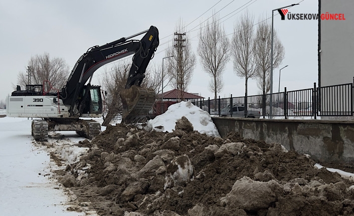Yüksekova Belediyesi’nden Su Taşkınlarına Karşı Yoğun Mesai