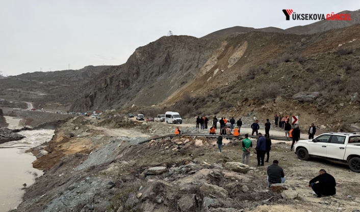 Van–Hakkari Karayolunda Heyelan Alarmı: Ulaşım Aksıyor, Risk Büyüyor