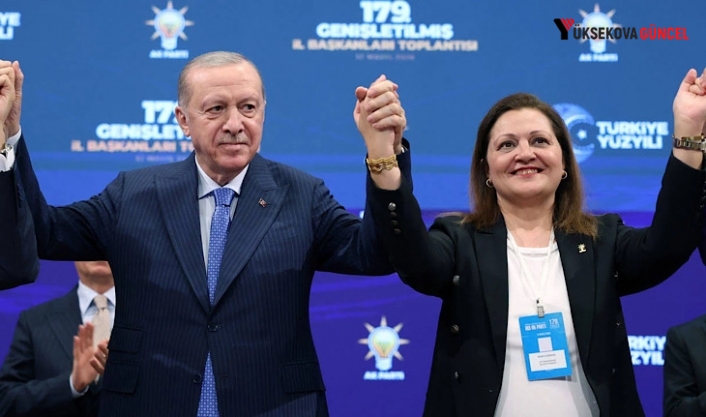 Burcu Köksal AK Parti’ye katıldı: Rozetini Cumhurbaşkanı Erdoğan taktı