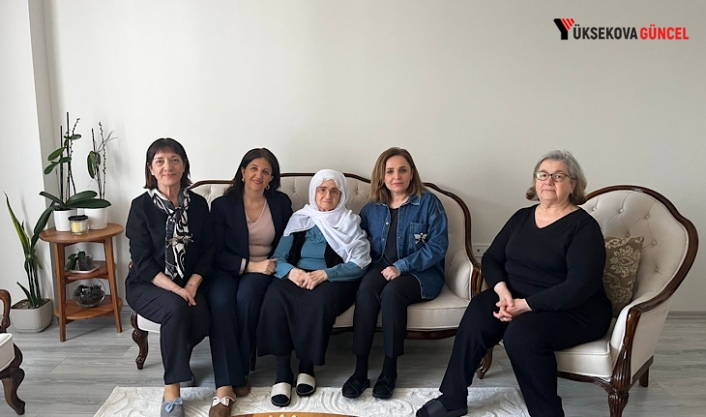 Pervin Buldan, Ayşegül Doğan ve Gülten Kaya, Sırrı Süreyya Önder’in annesini ziyaret etti