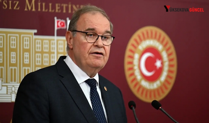 Faik Öztrak’tan Özel yönetimine sert eleştiriler: ‘Kırmızı halı serdiler, Külliye’den garantiler aldılar’
