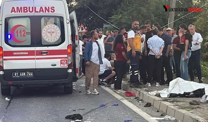 Düzce’de fındık işçilerini taşıyan araç tırla çarpıştı; 4 ölü, 8 yaralı
