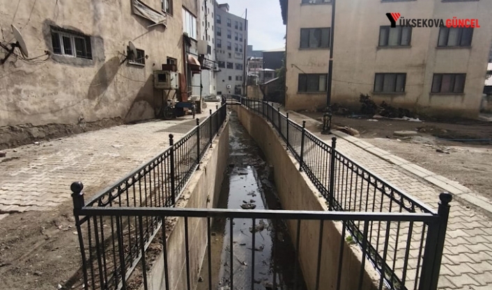 Yüksekova’da Pizok Deresi’ne Güvenlik Korkulukları Takıldı