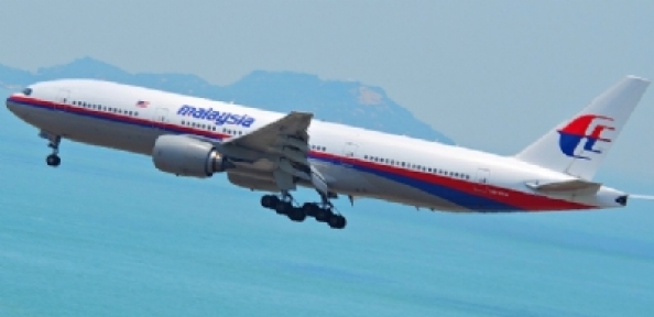 239 kişi taşıyan uçak denize çakıldı