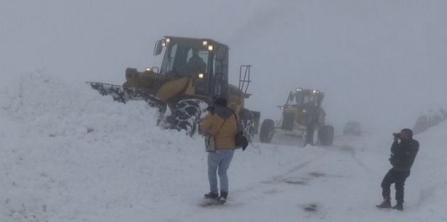 2 bin 600 rakımda karla mücadele çalışması!