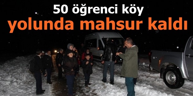 50 öğrenci köy yolunda mahsur kaldı