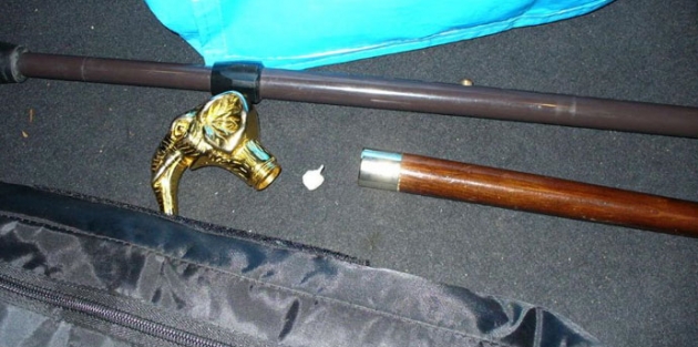 69 yaşındaki adamın bastonundan bakın ne çıktı!