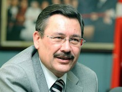 MELİH GÖKÇEK'E YUMURTALI PROTESTO