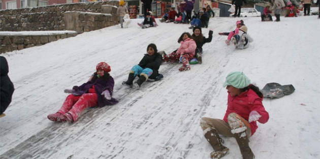 Adilcevaz’da kar tatili