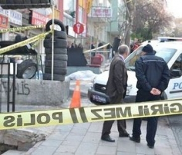 Ankara'da erkek polis, kadın polisi ve yanındaki yurttaşı vurdu