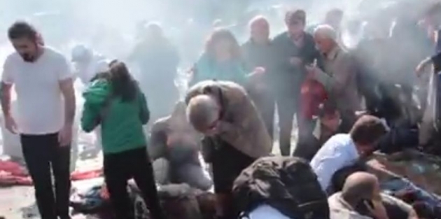 Ankara'daki patlamanın ardından polisin biber gazı kullanmasıyla ilgili yeni görüntüler ortaya çıktı