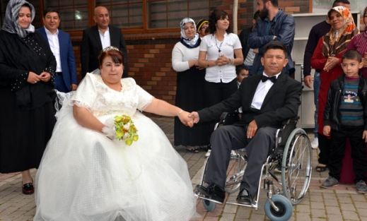 Aşkları engel tanımadı; kaçarak evlendiler