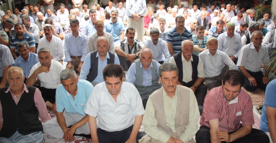 Binler Sivil Cuma'da saf tuttu