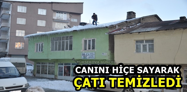 Canını Hiçe Sayarak Çatı Temizledi