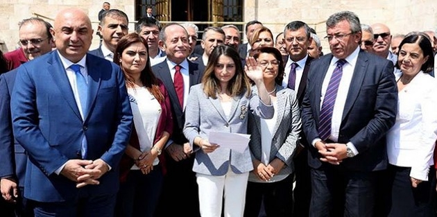 CHP'li 129 vekilden kurultaya karşı ortak açıklama: 12 milletvekili imza koymadı