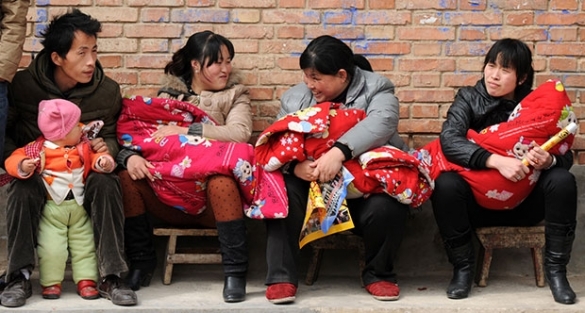 Çin tek çocuk politikasını bırakıyor