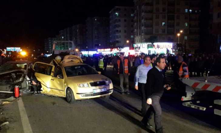 Çorum'da 8 araçlı zincirleme kaza: 2'si ağır 22 yaralı