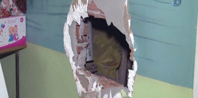 Duvarı delerek mağazaya giren hırsızlar 30 bin liralık gümüş çaldı