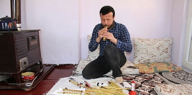 ‘Düzele’ çalgısıyla halaya hareketlilik katıyor