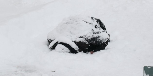Evine giderken yolda donarak hayatını kaybetti
