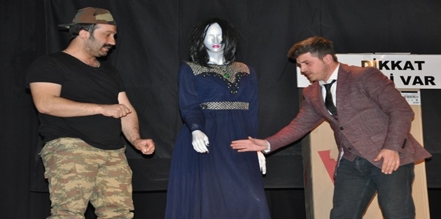 ''Gece boyunca'' Adlı tiyatro beğeni aldı