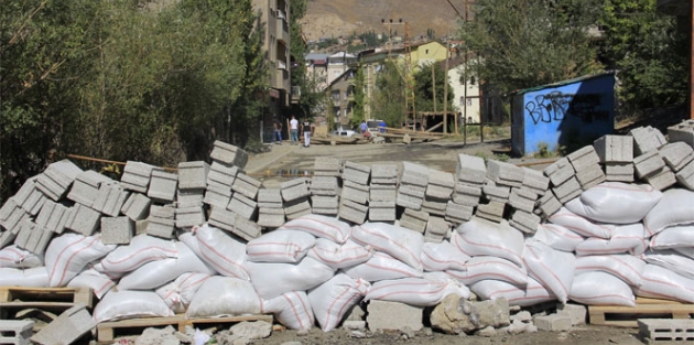 Hakkari'de Barikatlar kuruldu