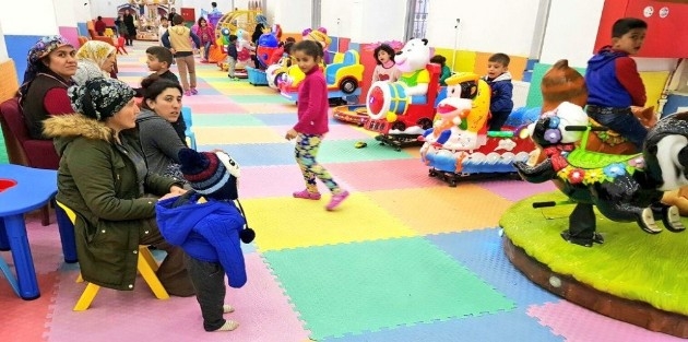 Hakkarili çocuklar yarıyıl tatilini eğlenerek geçiriyor