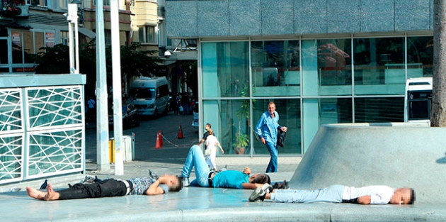 Kaldırımlar yatakları oldu