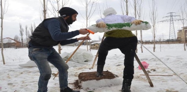 Kardan Seyit Onbaşının heykelini yaptı
