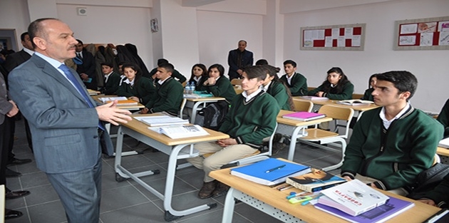 Kaymakam Kaşıkçı Esendere'de okulları ziyaret etti