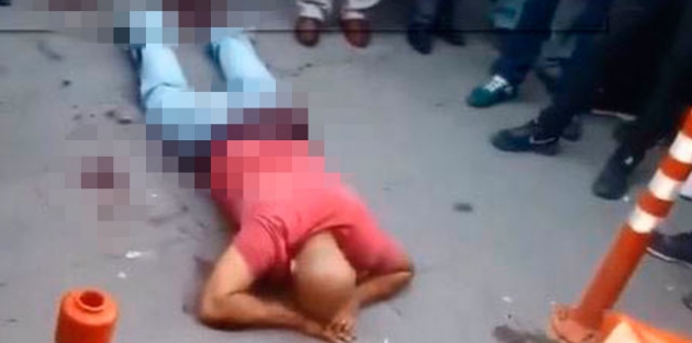 Kızını taciz eden kişiyi mahallede yakalayıp bıçakla yaraladı