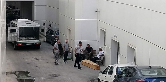 Kuşadası'nda kaçakların bulunduğu bot battı