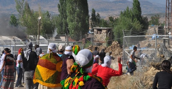 Lice'de askerler halka ateş açtı: 1 ölü 7 yaralı
