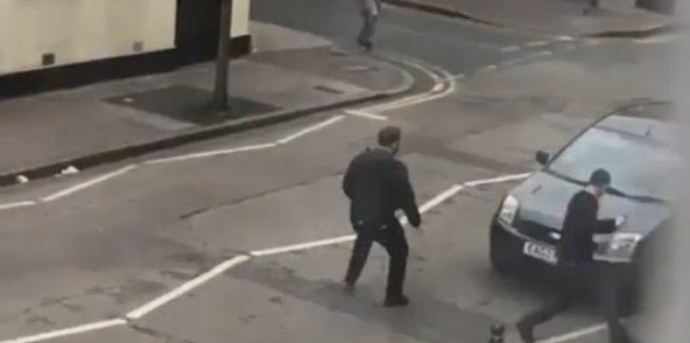 Londra'da müslüman gruba saldırı!